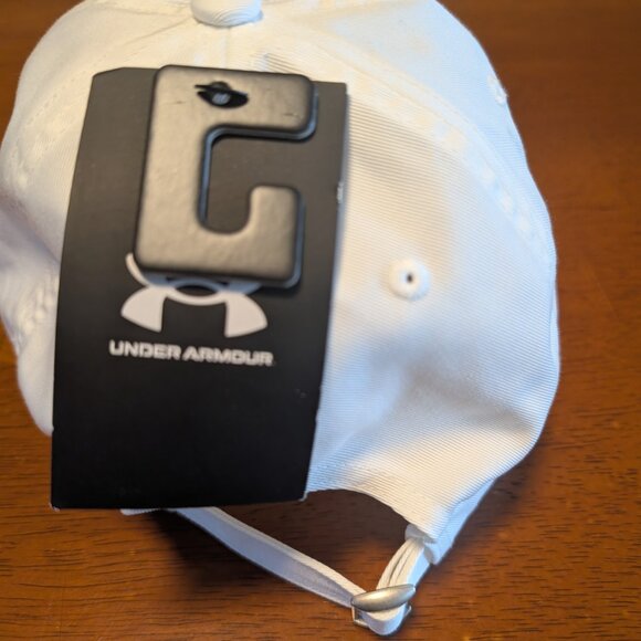 NWT White Under Armour Free Fit Strap Back Sports Style Cap  OS - Picture 2 of 4